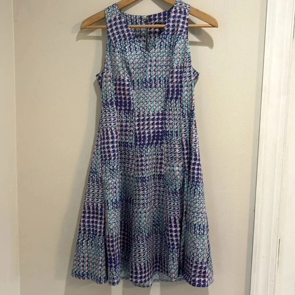 Maggy London Sleeveless Lined Geometric Retro Fit & Flare Dress Petite 0 NWT - Picture 1 of 9